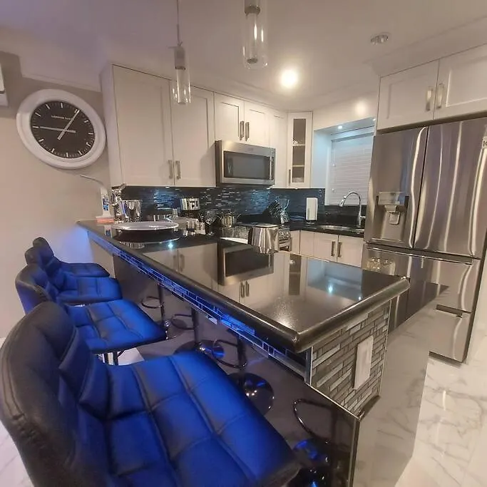 Beautiful Bright 3 Bed Townhouse Apartment Vancouver Canada