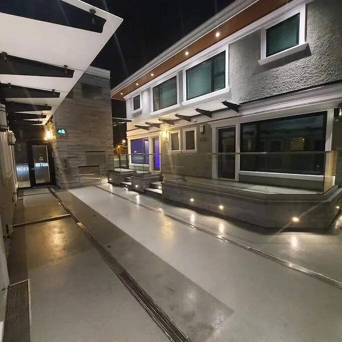 Beautiful Bright 3 Bed Townhouse Apartment Vancouver