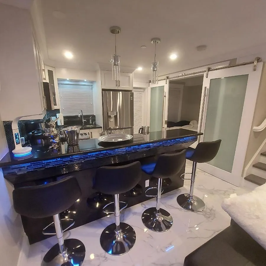 Beautiful Bright 3 Bed Townhouse Apartment Vancouver Canada