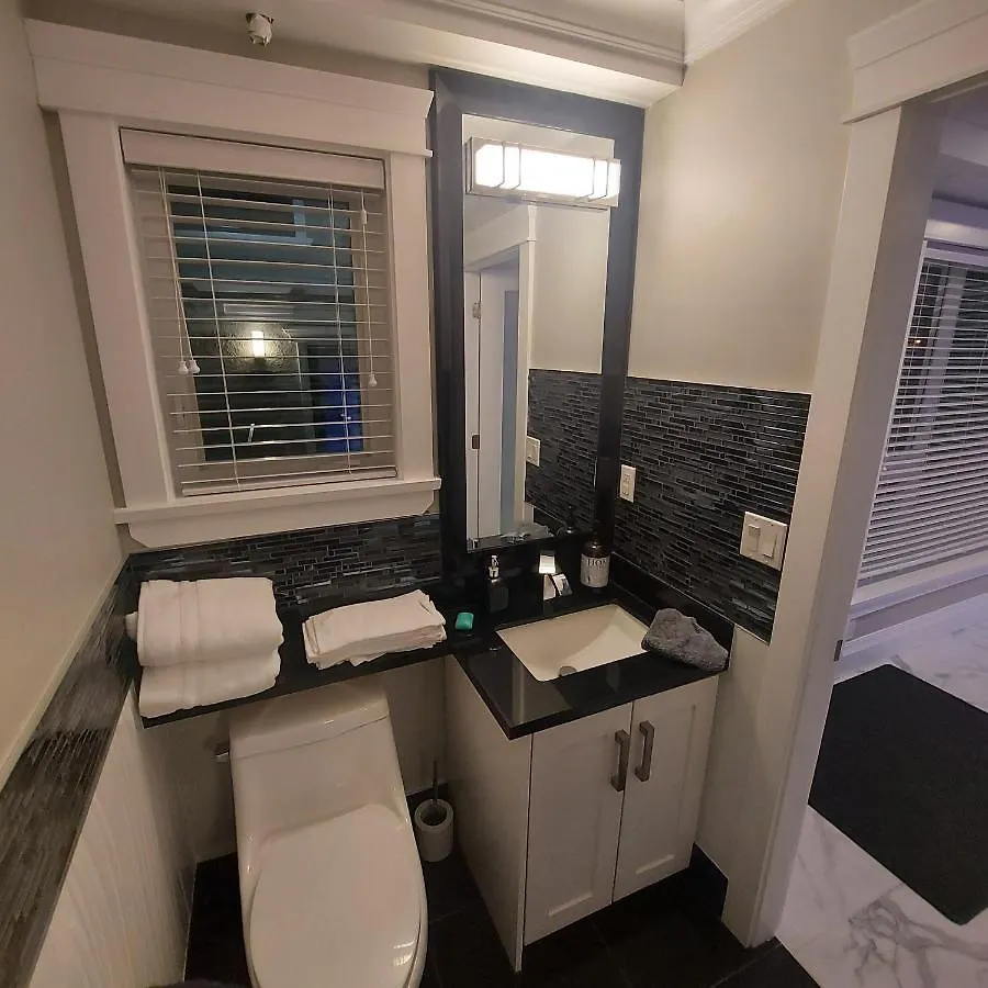 Beautiful Bright 3 Bed Townhouse Apartment Vancouver