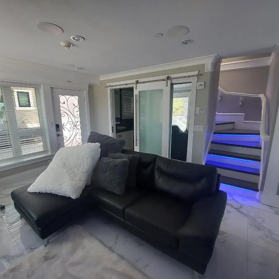 Beautiful Bright 3 Bed Townhouse Apartment Vancouver
