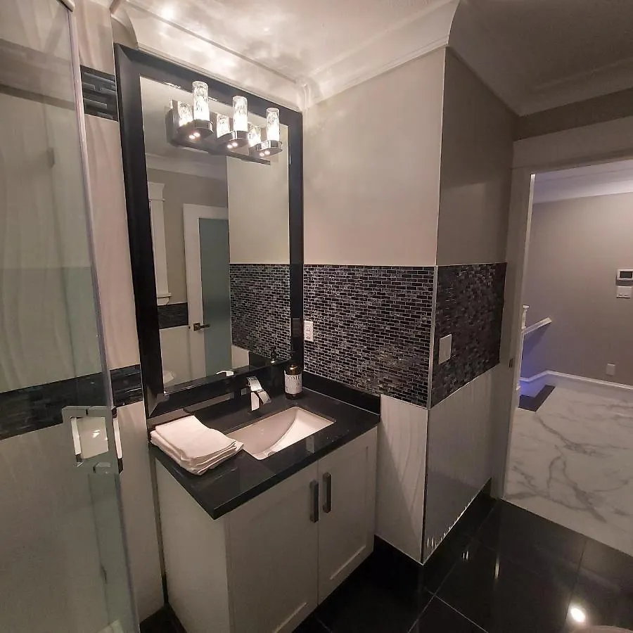 Beautiful Bright 3 Bed Townhouse Apartment Vancouver